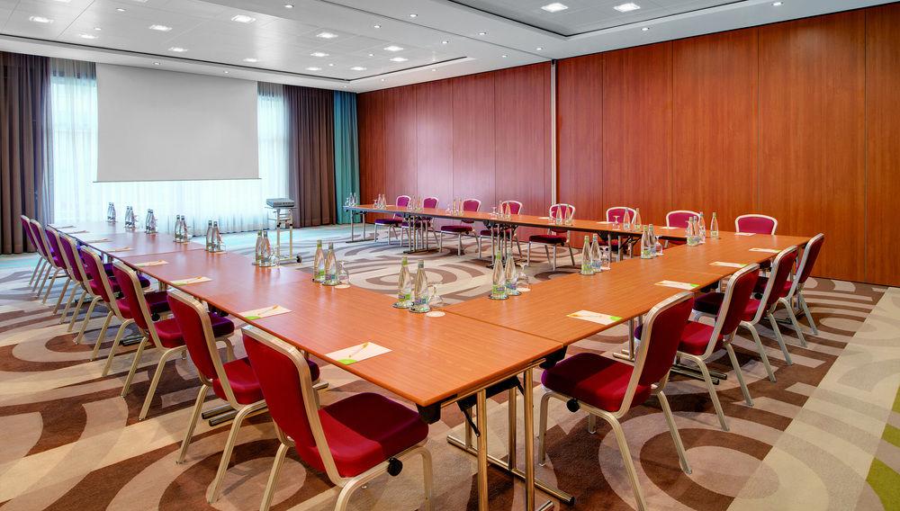 Отель Courtyard By Marriott Zurich North Экстерьер фото