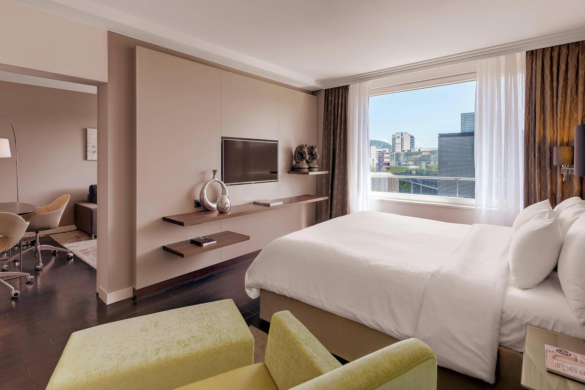 Отель Courtyard By Marriott Zurich North Экстерьер фото