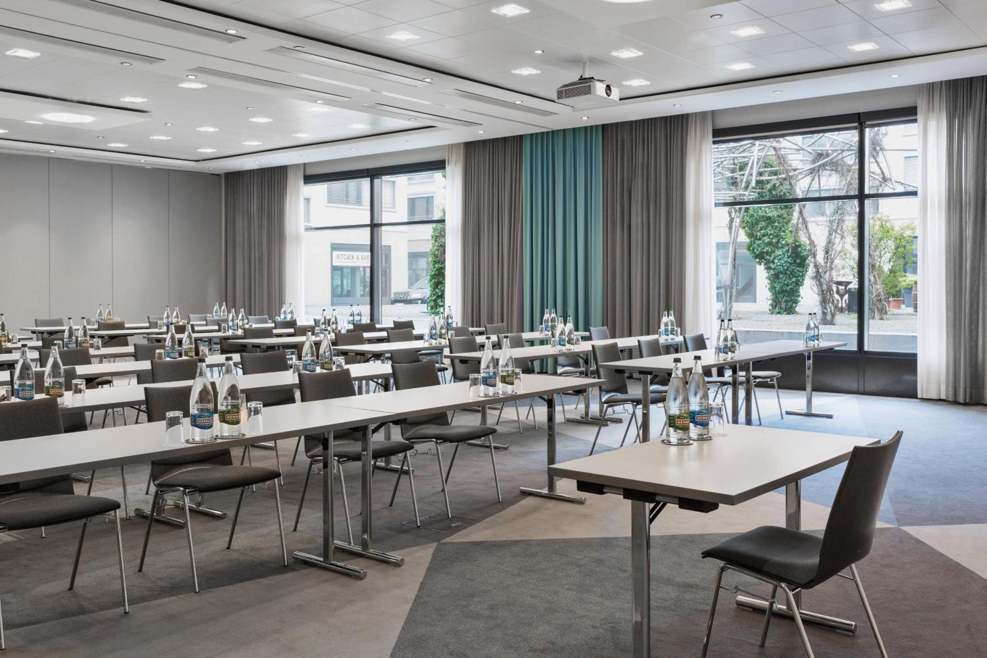 Отель Courtyard By Marriott Zurich North Экстерьер фото