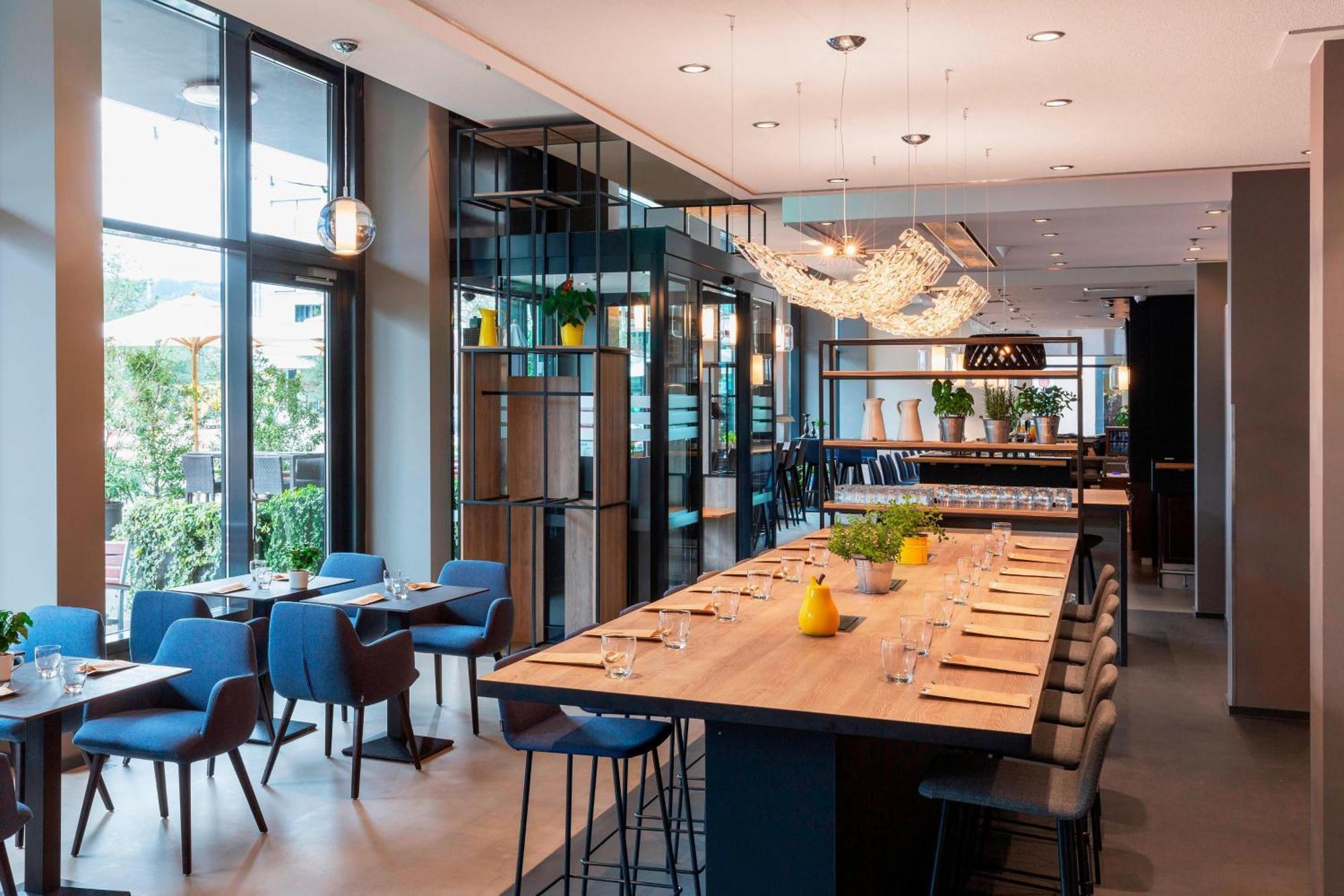 Отель Courtyard By Marriott Zurich North Экстерьер фото