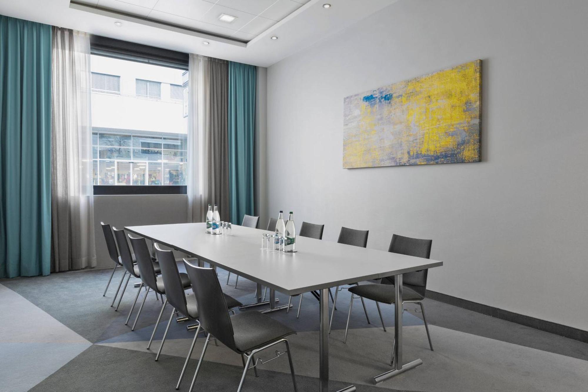 Отель Courtyard By Marriott Zurich North Экстерьер фото