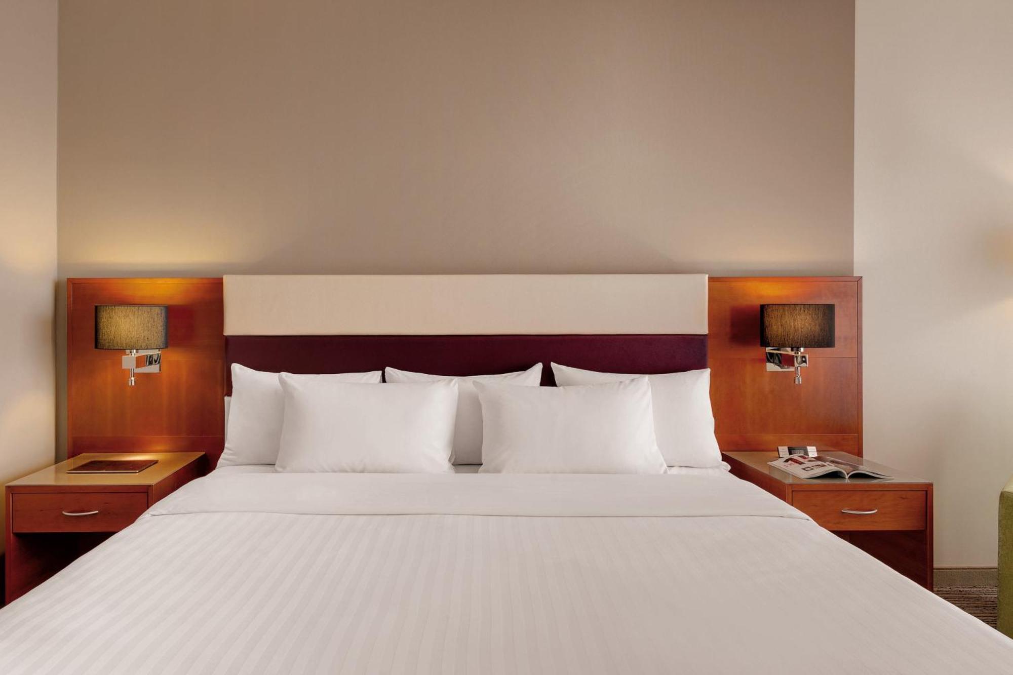 Отель Courtyard By Marriott Zurich North Экстерьер фото