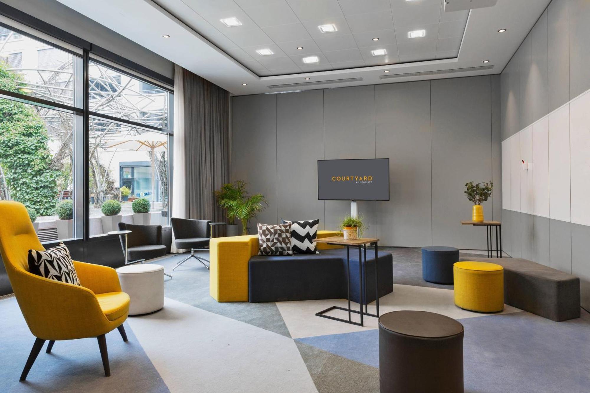 Отель Courtyard By Marriott Zurich North Экстерьер фото