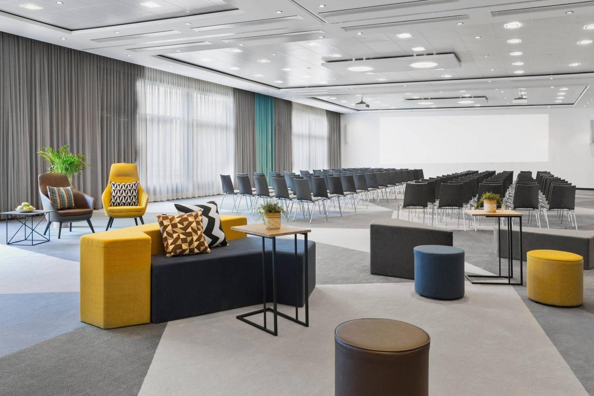 Отель Courtyard By Marriott Zurich North Экстерьер фото