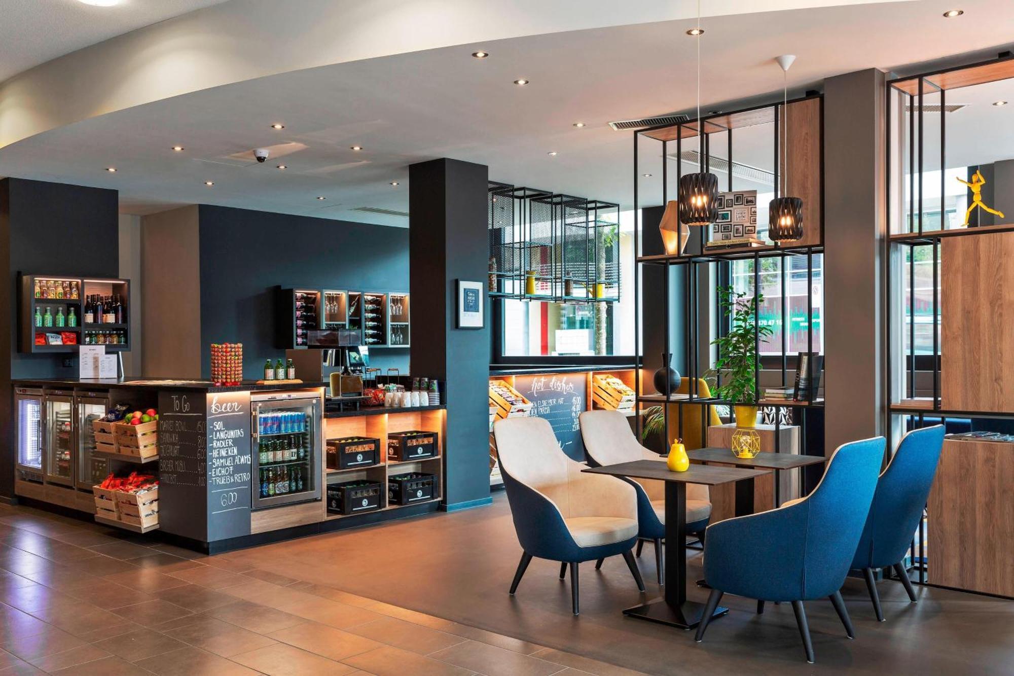 Отель Courtyard By Marriott Zurich North Экстерьер фото