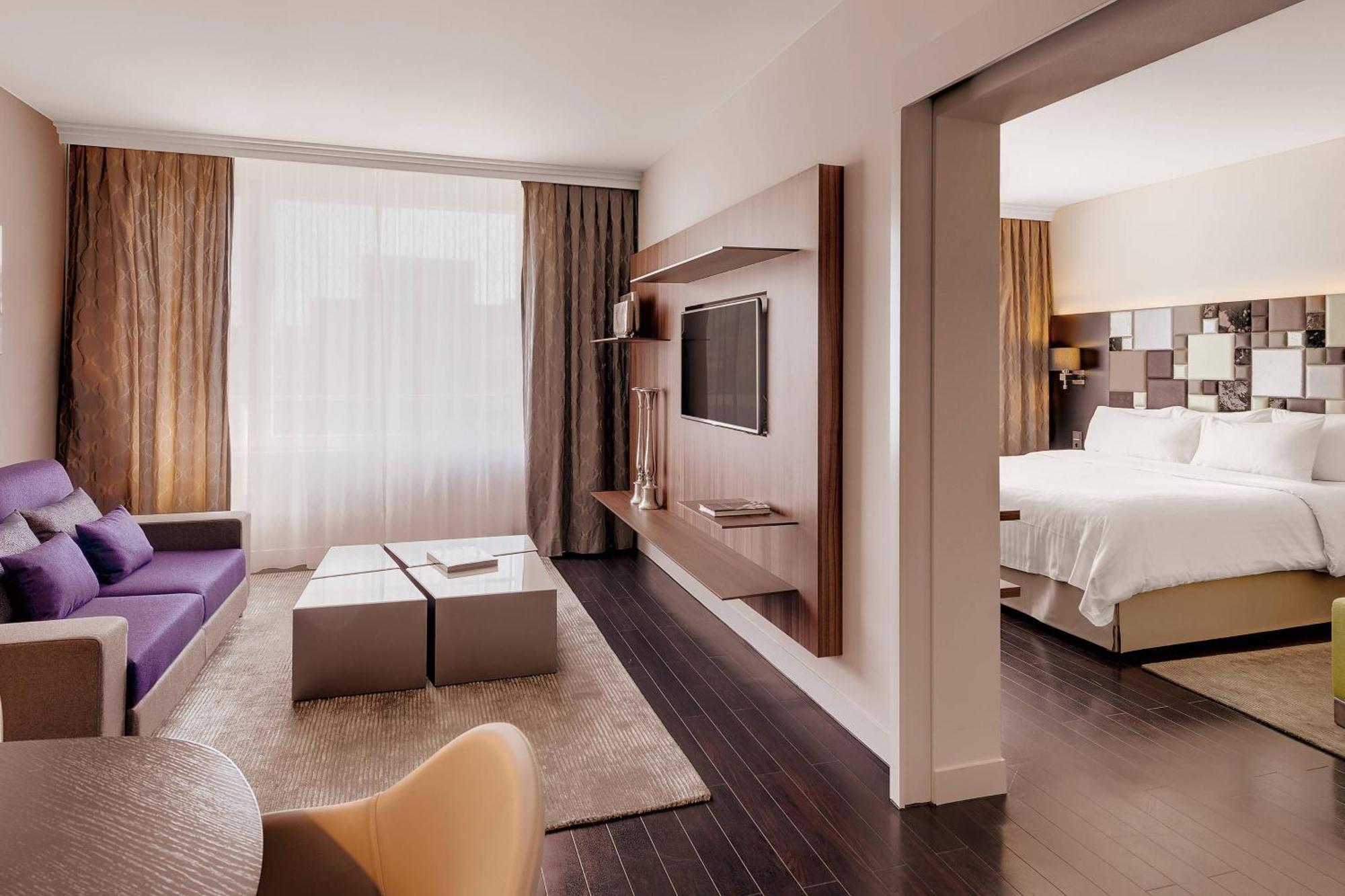 Отель Courtyard By Marriott Zurich North Экстерьер фото