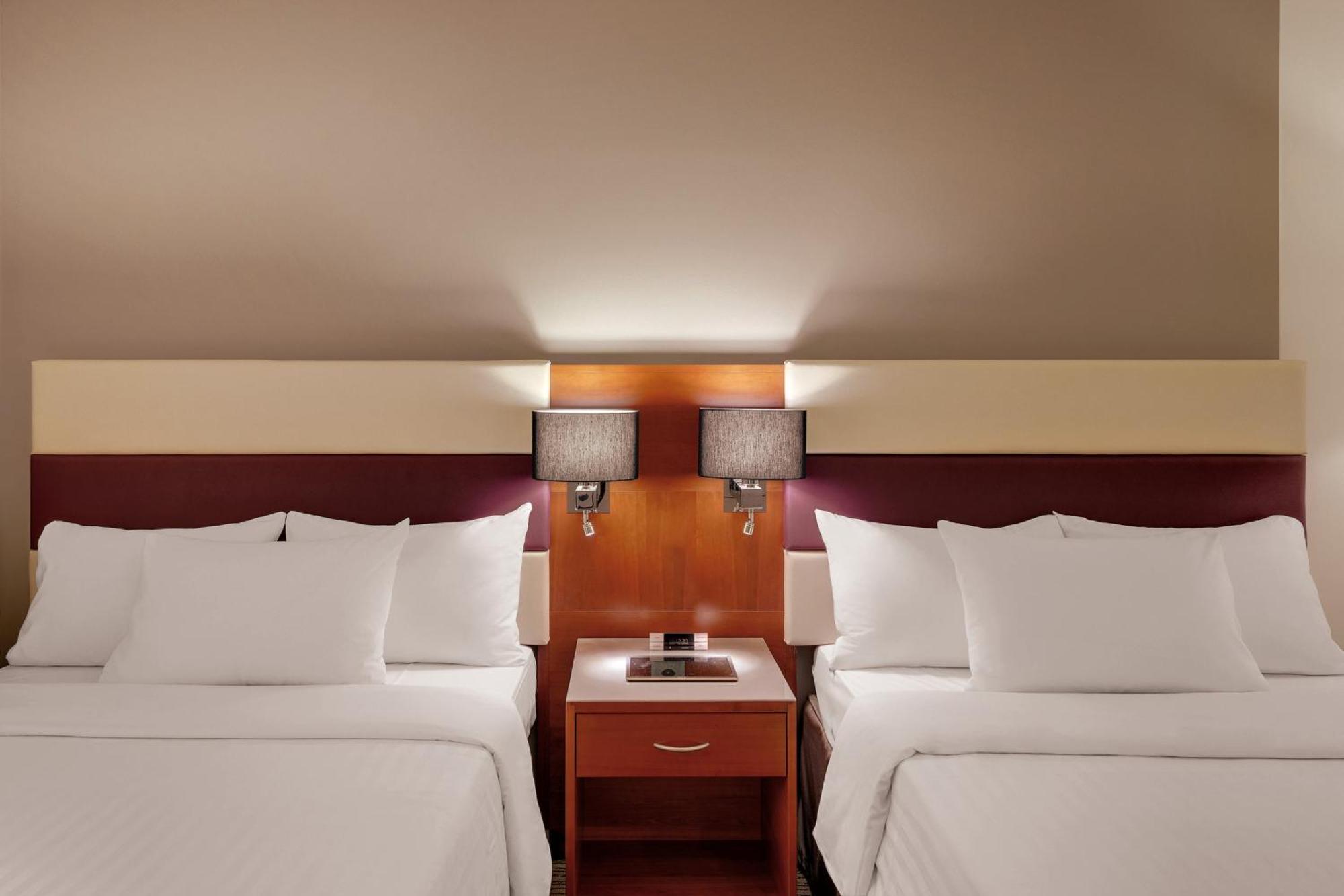 Отель Courtyard By Marriott Zurich North Экстерьер фото