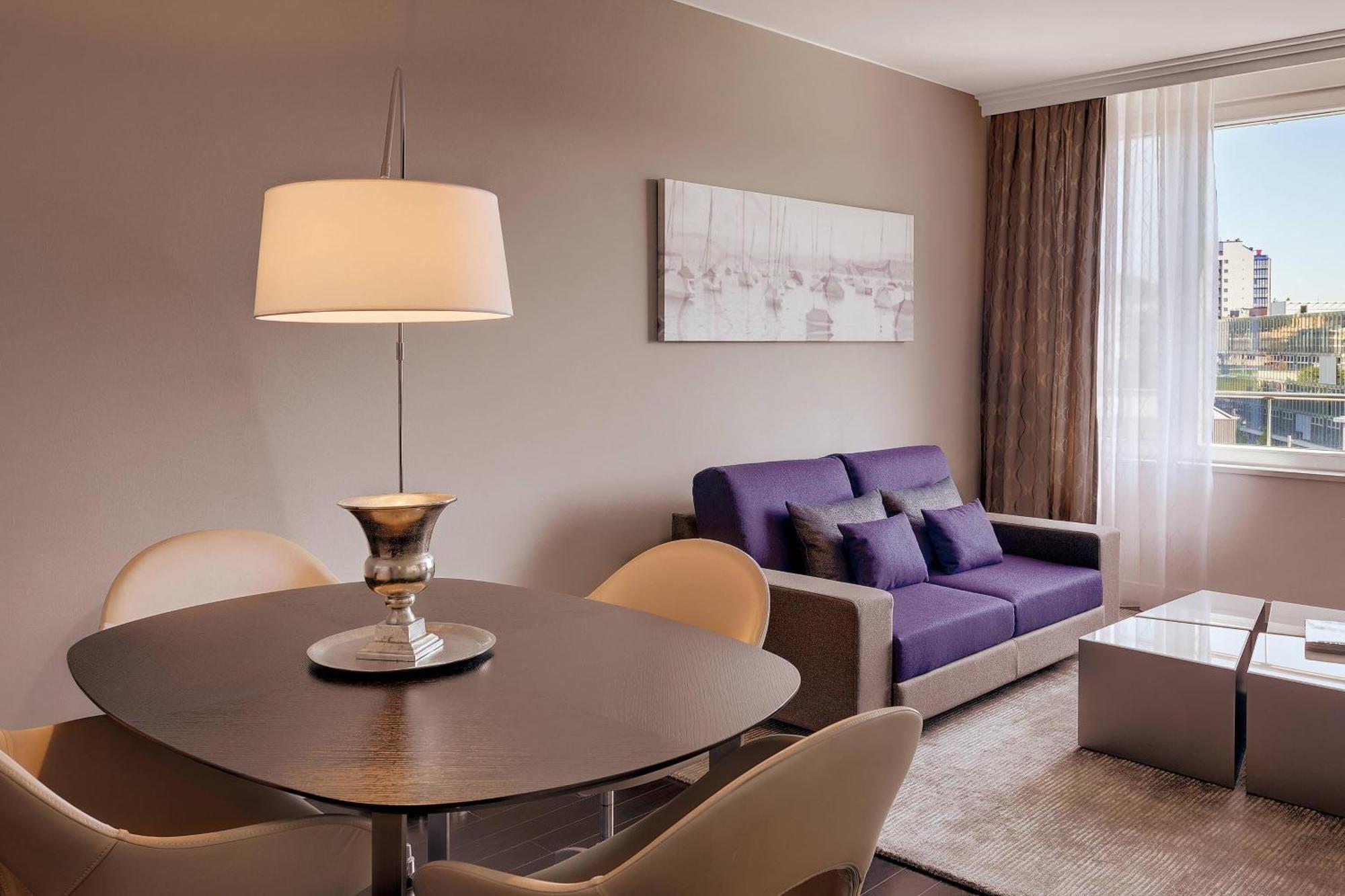 Отель Courtyard By Marriott Zurich North Экстерьер фото