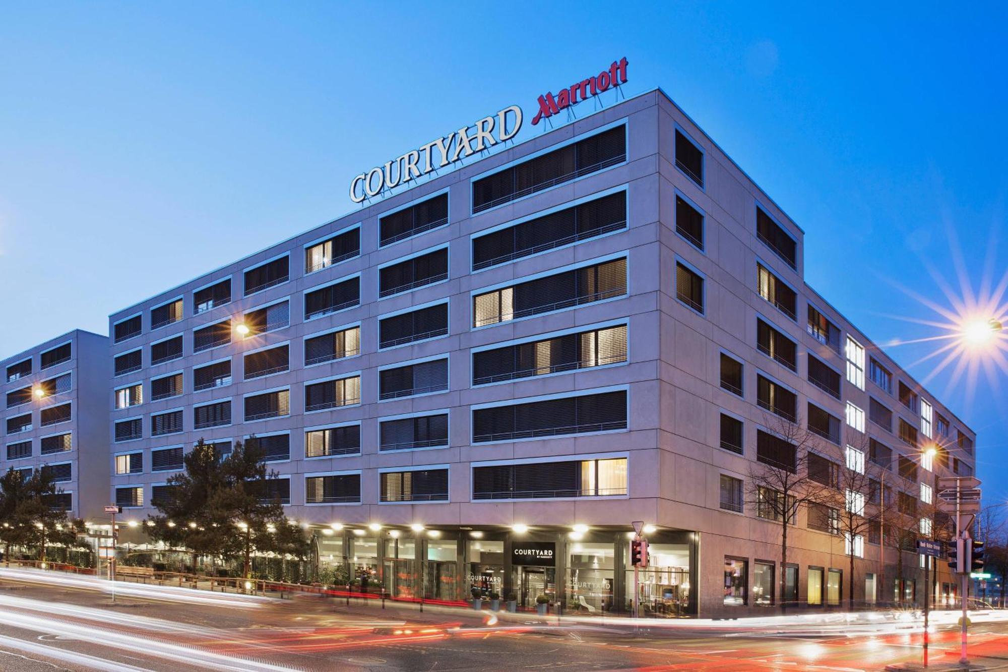 Отель Courtyard By Marriott Zurich North Экстерьер фото