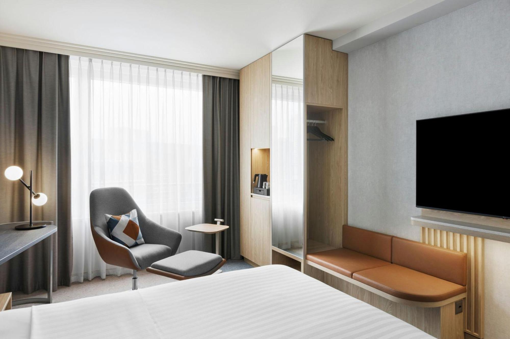 Отель Courtyard By Marriott Zurich North Экстерьер фото