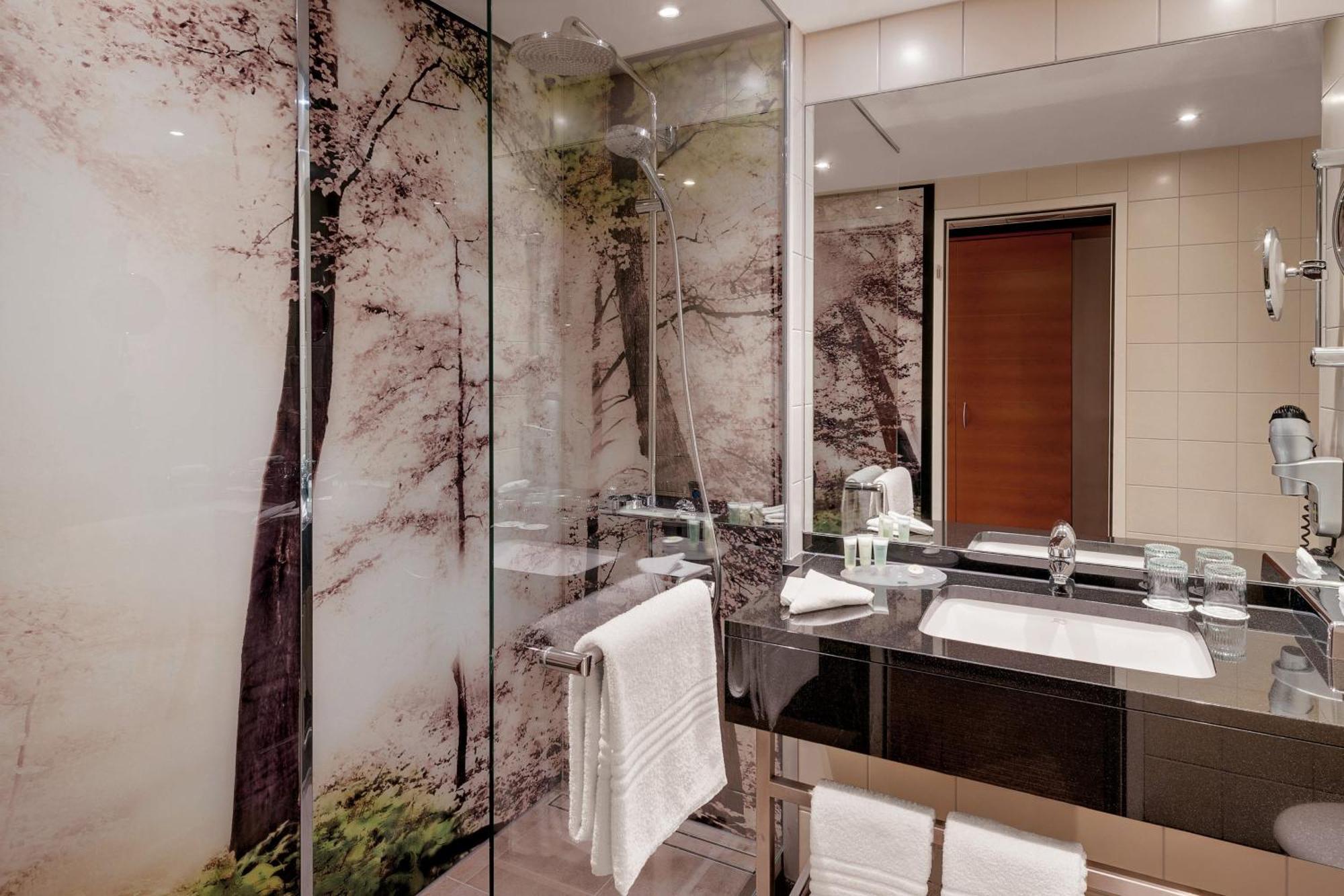Отель Courtyard By Marriott Zurich North Экстерьер фото
