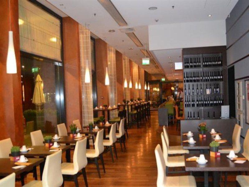Отель Courtyard By Marriott Zurich North Экстерьер фото