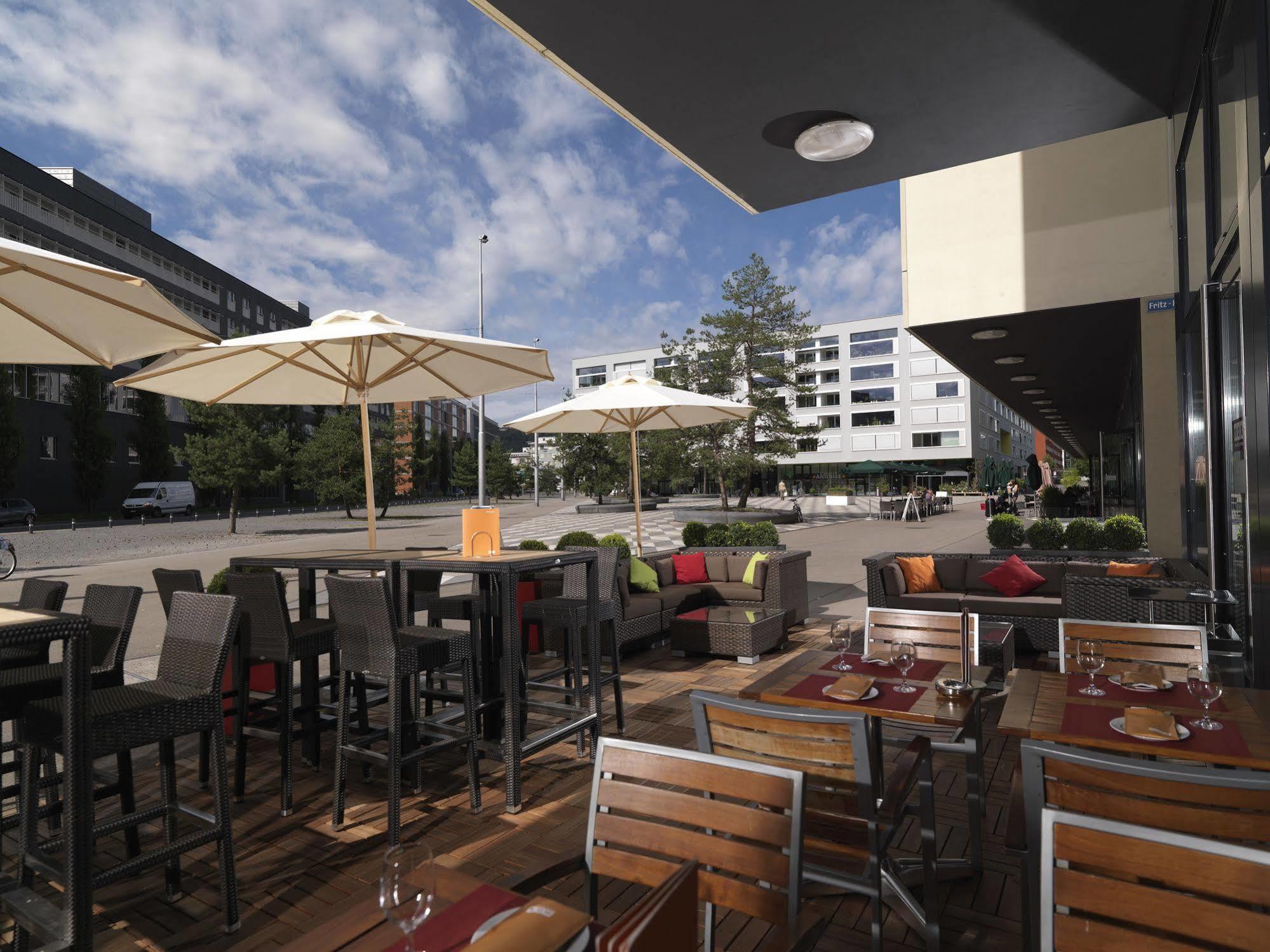 Отель Courtyard By Marriott Zurich North Экстерьер фото