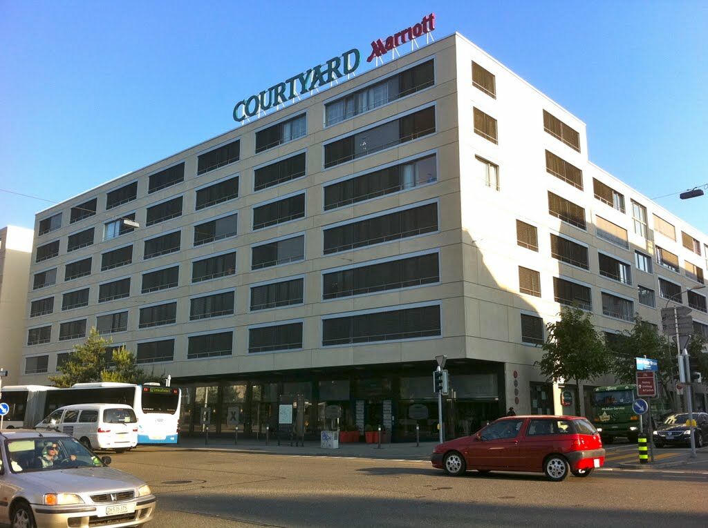 Отель Courtyard By Marriott Zurich North Экстерьер фото